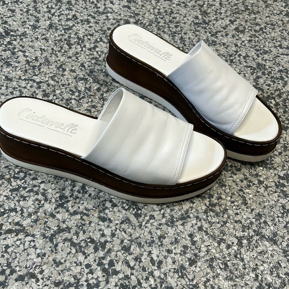 Almost new! 39 white sandals